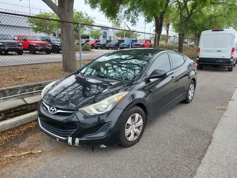 Used 2016 Hyundai Elantra SE image 1