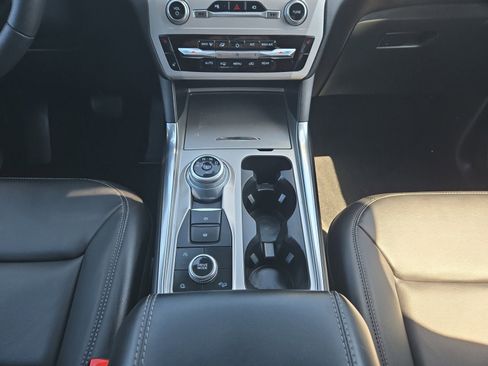 Used 2023 Ford Explorer XLT w/ Equipment Group 202A AWD/4WD image 21