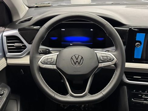 New 2025 Volkswagen Taos SE image 9