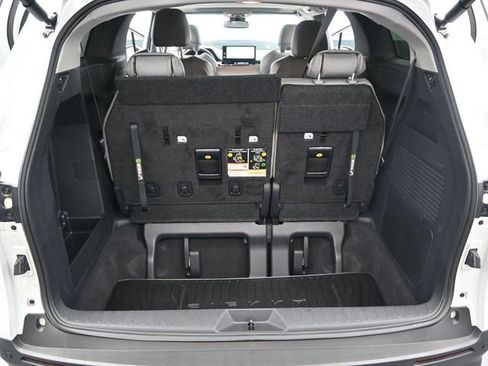 Used 2025 Toyota Sienna XLE w/ XLE Plus Package image 15