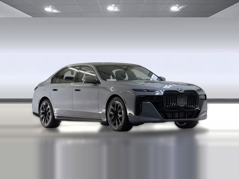 New 2026 BMW 740i w/ Premium Package RWD image 7