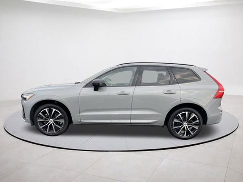 Used 2025 Volvo XC60 B5 Plus image 4
