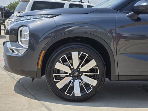 New 2025 Mitsubishi Outlander SE image 5