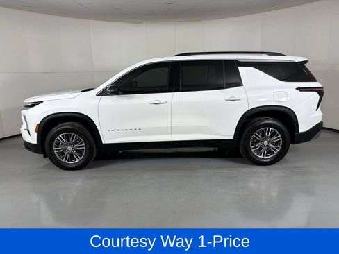 Used 2025 Chevrolet Traverse LT AWD/4WD image 6