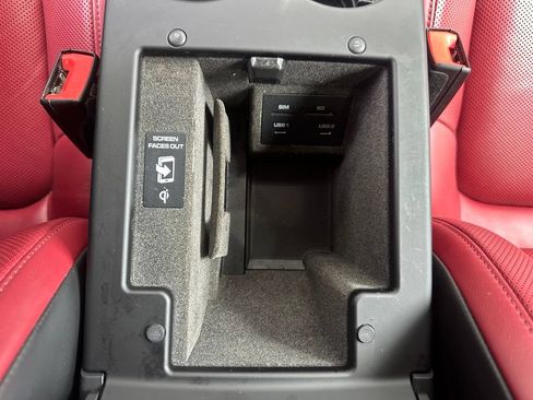 Certified 2023 Porsche Macan AWD/4WD image 31