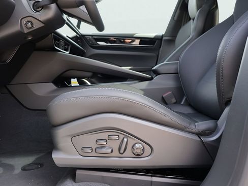 New 2026 Porsche Macan 4 Electric image 38