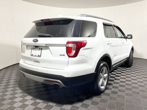 Used 2017 Ford Explorer XLT w/ Equipment Group 201A AWD/4WD image 16