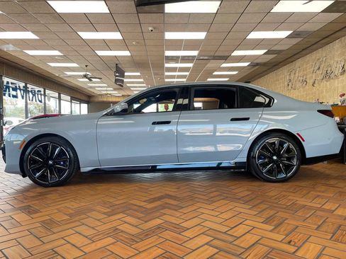 Used 2023 BMW i7 xDrive60 AWD/4WD image 5