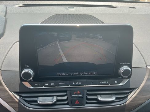Used 2025 Nissan Altima 2.5 SV FWD image 25