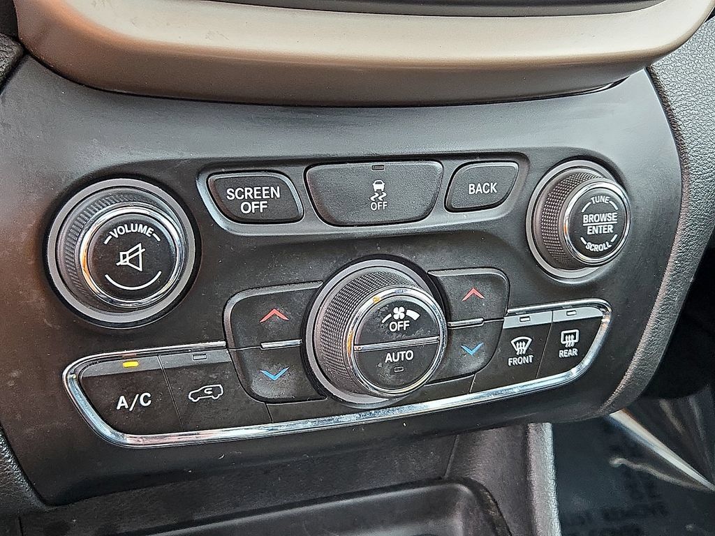 Used 2014 Jeep Cherokee Limited AWD/4WD image 17