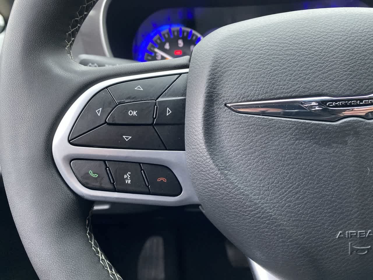 Used 2025 Chrysler Pacifica Select FWD image 20