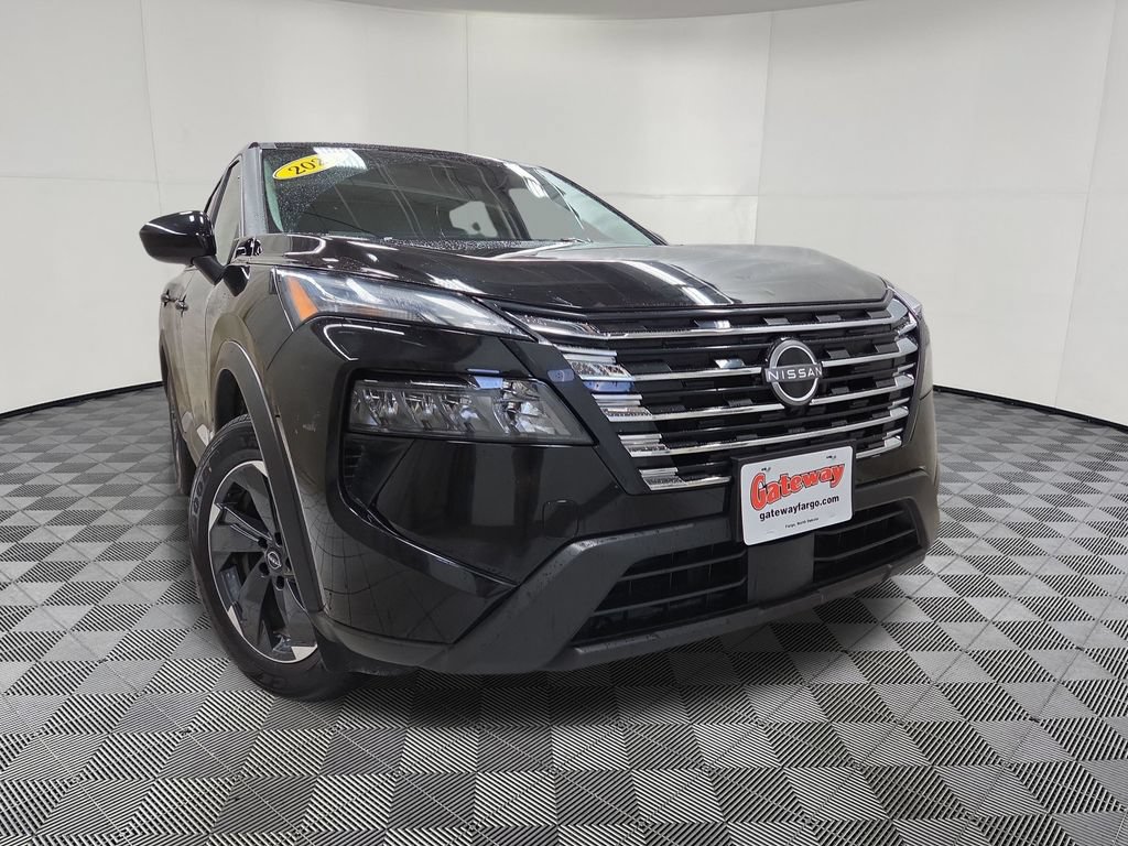 Used 2025 Nissan Rogue SV AWD/4WD image 2