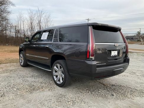 Used 2018 Cadillac Escalade ESV Luxury image 25