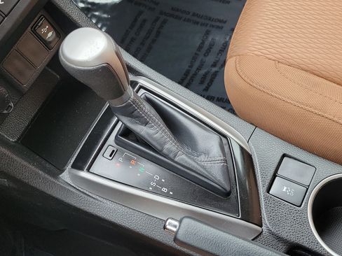 Used 2014 Toyota Corolla LE FWD image 30