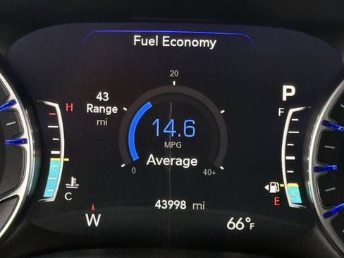 Used 2022 Chrysler Pacifica Touring-L image 15