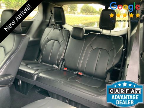 Used 2023 Chrysler Pacifica Touring-L w/ S Appearance Package FWD image 6
