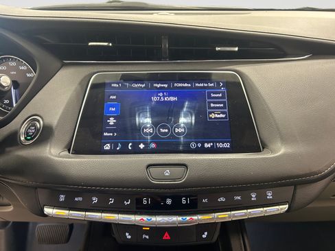Used 2023 Cadillac XT4 Luxury w/ Cold Weather Package FWD image 16