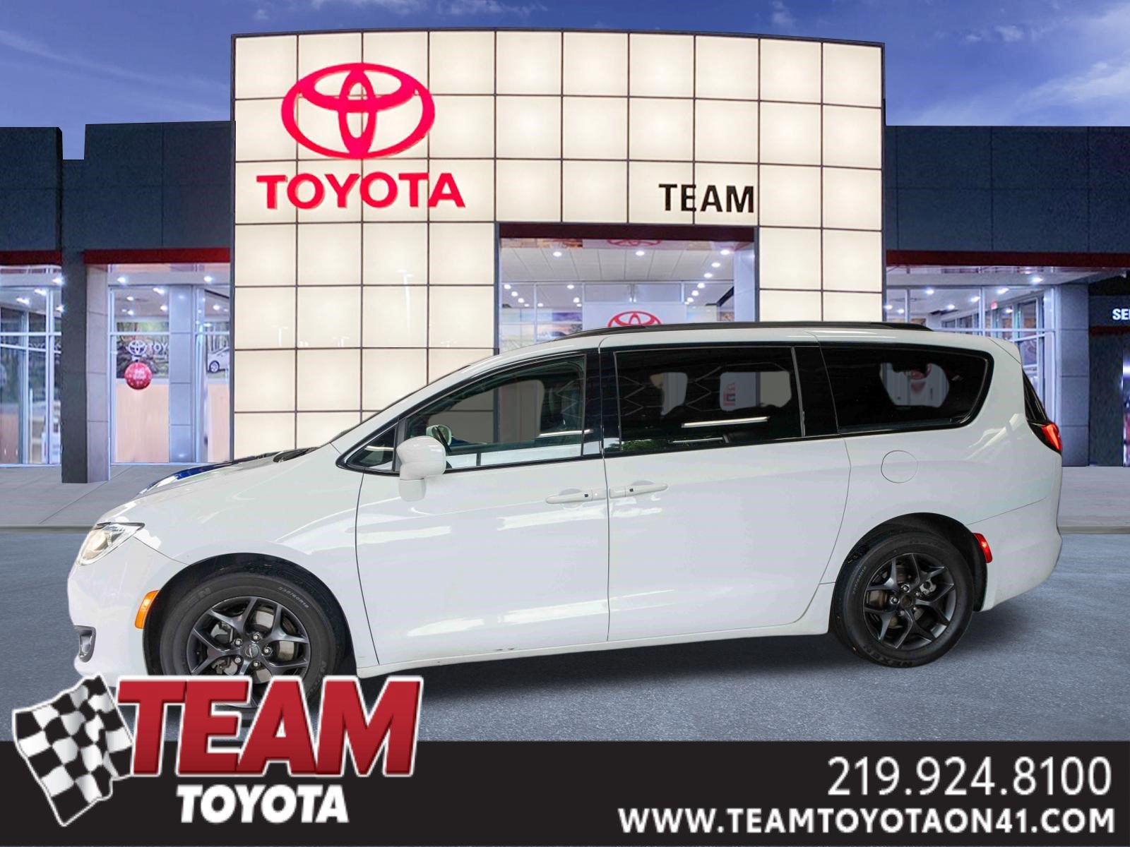 Used 2020 Chrysler Pacifica Touring-L FWD image 1