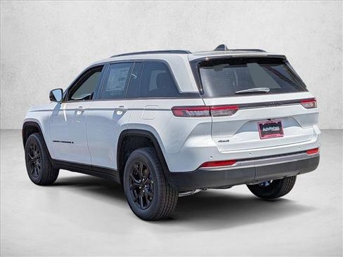 New 2026 Jeep Grand Cherokee Altitude AWD/4WD image 9