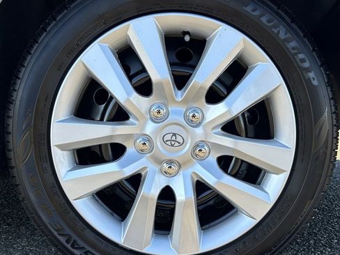 Certified 2025 Toyota Corolla LE image 27