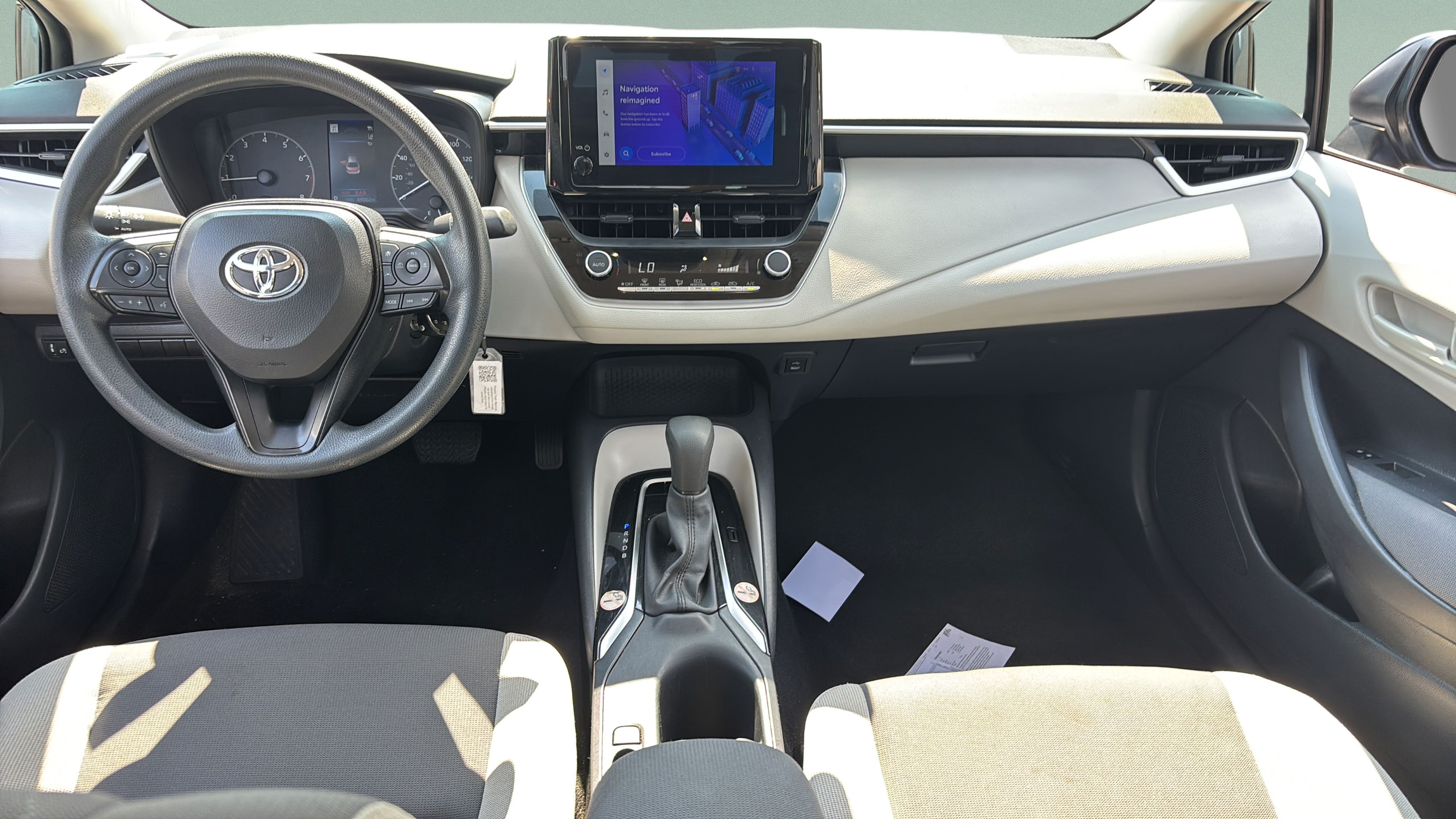 Used 2025 Toyota Corolla LE FWD image 12