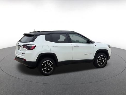 Used 2025 Jeep Compass Trailhawk AWD/4WD image 12