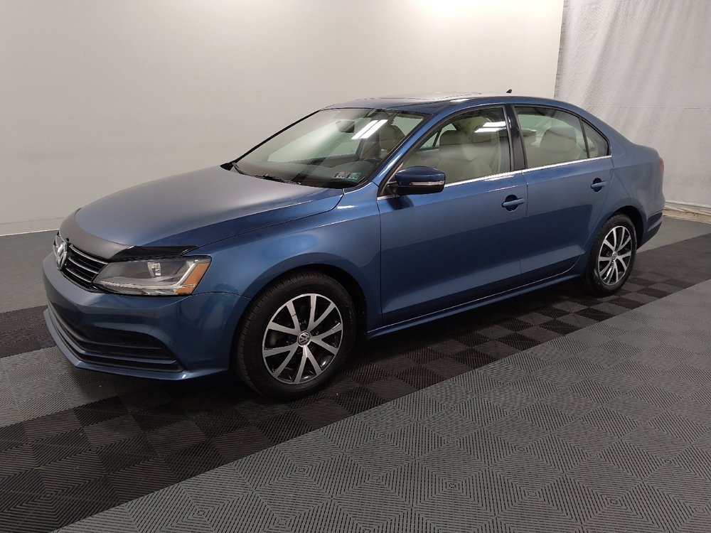 Used 2017 Volkswagen Jetta SE FWD image 2