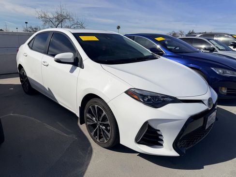 Used 2017 Toyota Corolla SE w/ SE Premium Package image 1