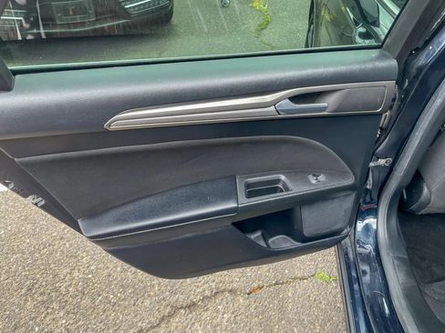 Used 2020 Ford Fusion SE FWD image 32
