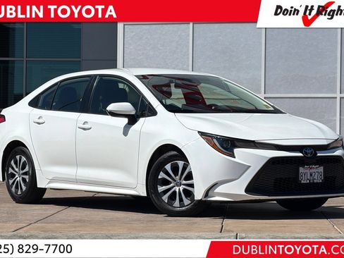 Certified 2022 Toyota Corolla LE FWD image 1