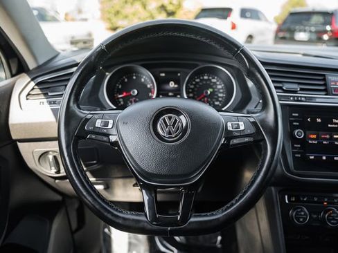 Used 2018 Volkswagen Tiguan SE image 25