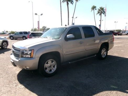 Used 2009 Chevrolet Avalanche LT w/ Suspension Package, Off-Road image 1