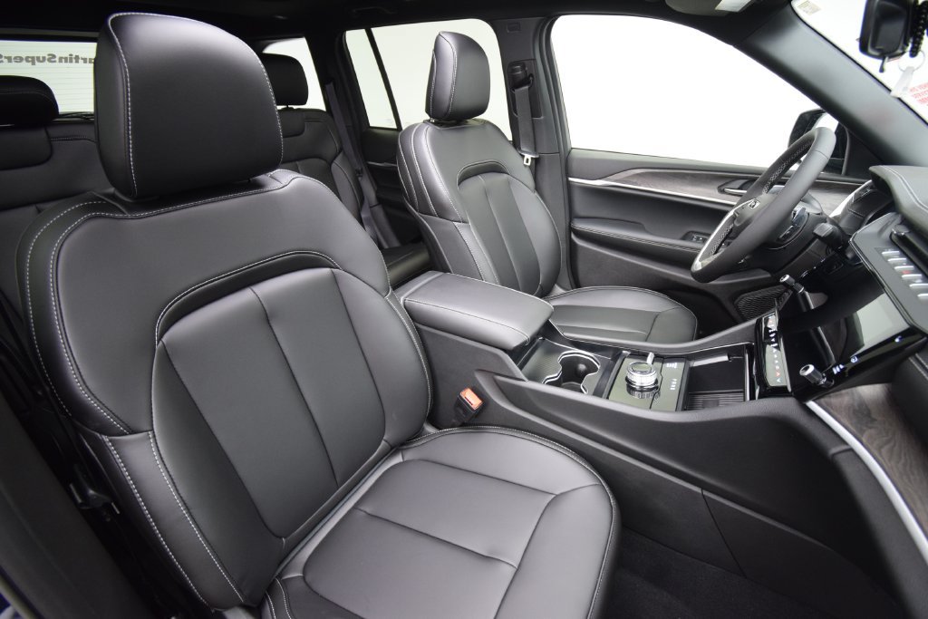 New 2027 Jeep Grand Cherokee Limited AWD/4WD image 18