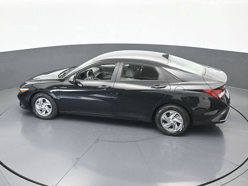 Used 2024 Hyundai Elantra SE FWD image 43