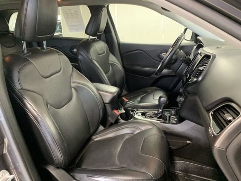 Used 2019 Jeep Cherokee Limited w/ Technology Group AWD/4WD image 31