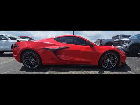 Used 2024 Chevrolet Corvette Z06 w/ Z07 Performance Package RWD image 9