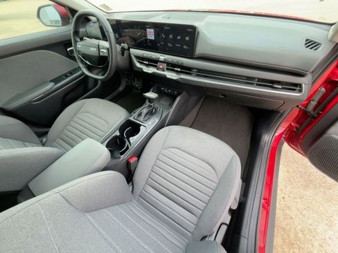 Used 2025 Kia K4 EX image 31