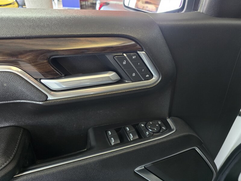 Used 2025 GMC Sierra 1500 SLT AWD/4WD image 19