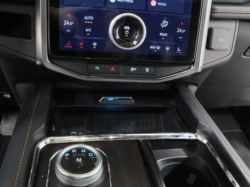 Used 2024 Ford Expedition Max Platinum image 10