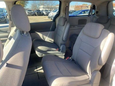Used 2008 Chrysler Town & Country LX image 15
