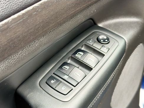 Used 2018 Jeep Grand Cherokee Laredo image 19