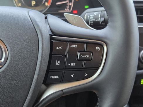 Used 2025 Lexus ES 350 Ultra Luxury w/ Accessory Package (Z2) image 29