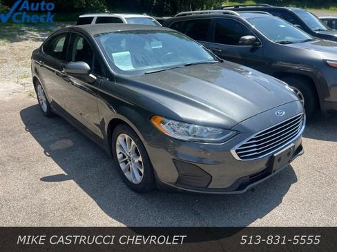 Used 2019 Ford Fusion SE FWD image 2