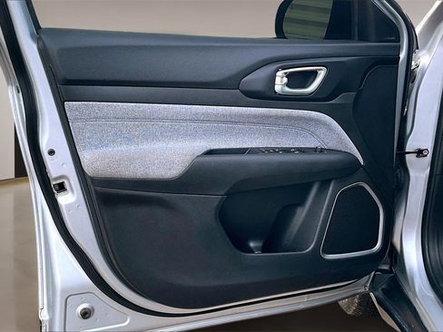 Used 2024 Jeep Compass Latitude w/ Convenience Group image 17