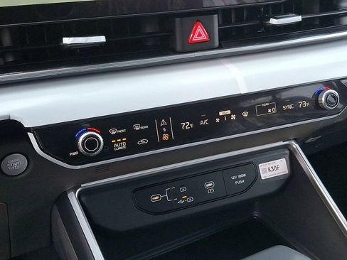 New 2026 Kia Carnival FWD image 10