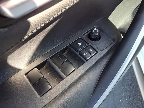 Used 2020 Toyota Corolla SE image 11