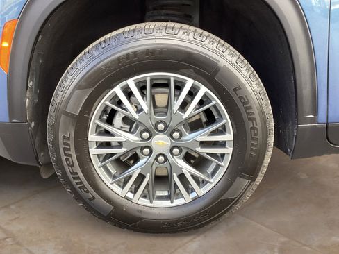 Used 2025 Chevrolet Traverse LT image 36