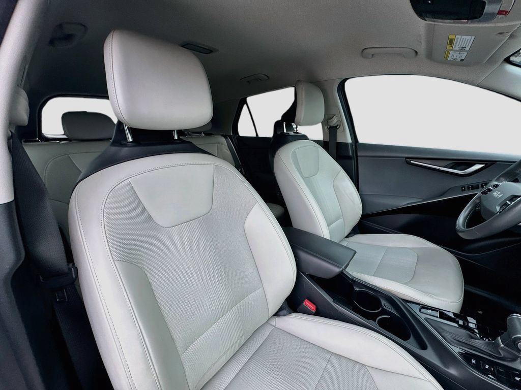 Certified 2023 Kia Niro EX FWD image 30