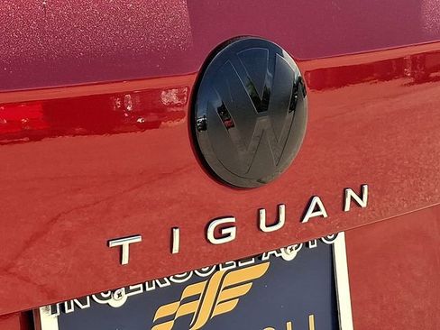 Used 2024 Volkswagen Tiguan SE R-Line AWD/4WD image 31