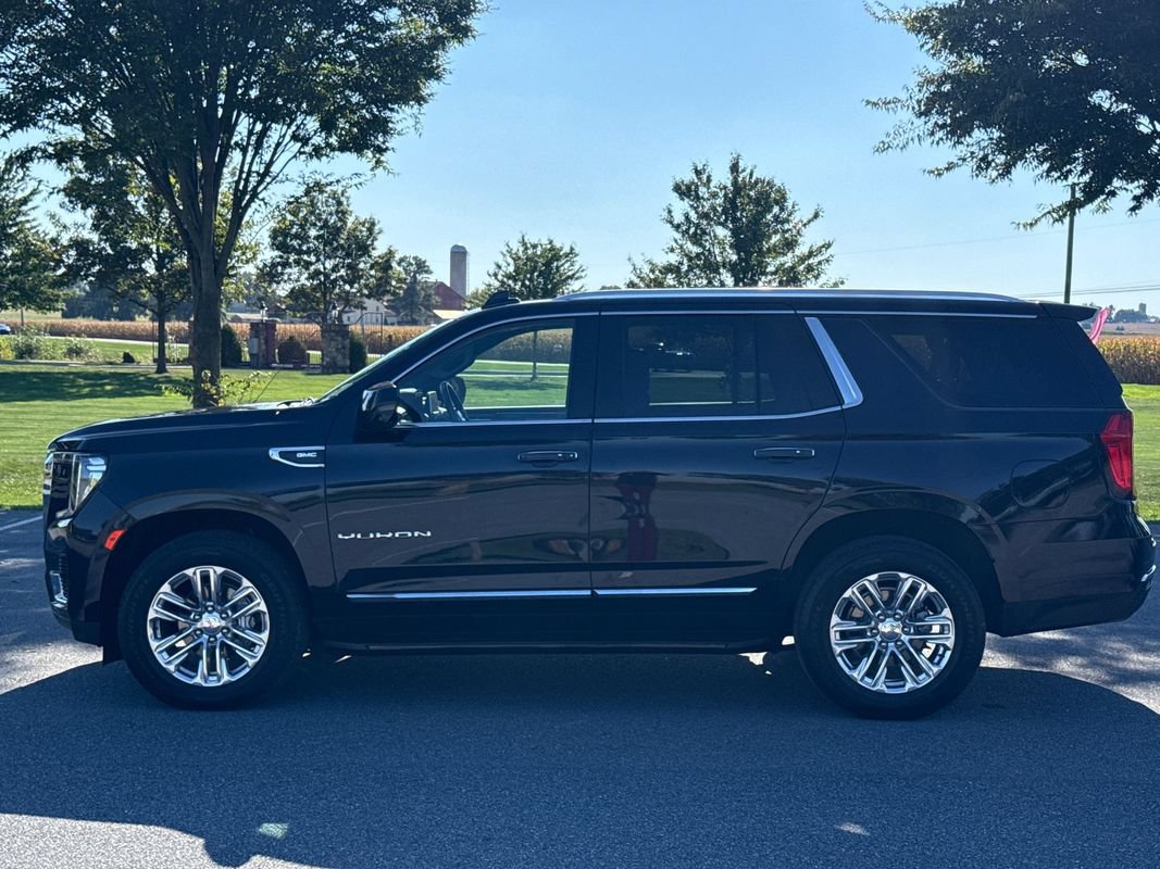 Used 2023 GMC Yukon SLT w/ SLT Premium Package AWD/4WD image 4